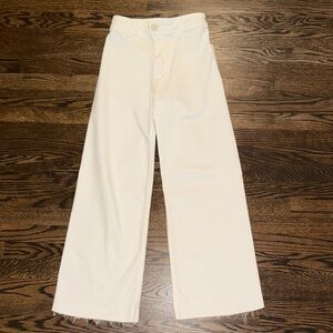 Zara Women’s White Jeans. Size 4 Button/Zipper. Slightly frayed. Like Brand New